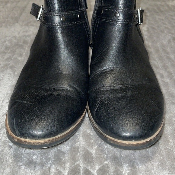 Clark’s Women's Collection Trish Strap Boots. Leather. Side zippers. Size 9.5 - Picture 4 of 9